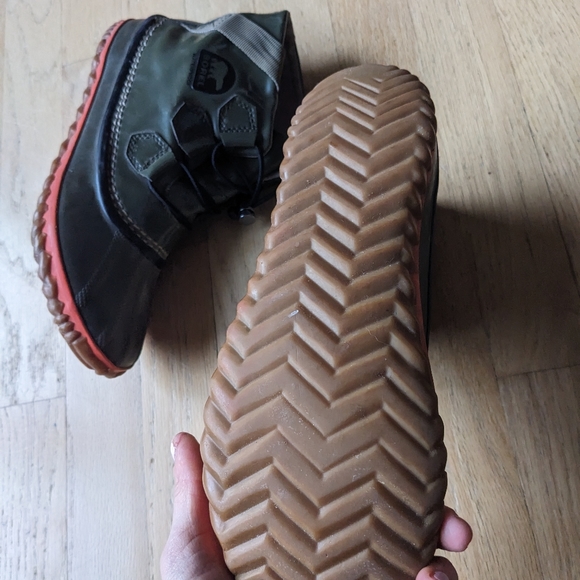 Sorel Green and orange waterproof boots size 8 - Picture 6 of 7